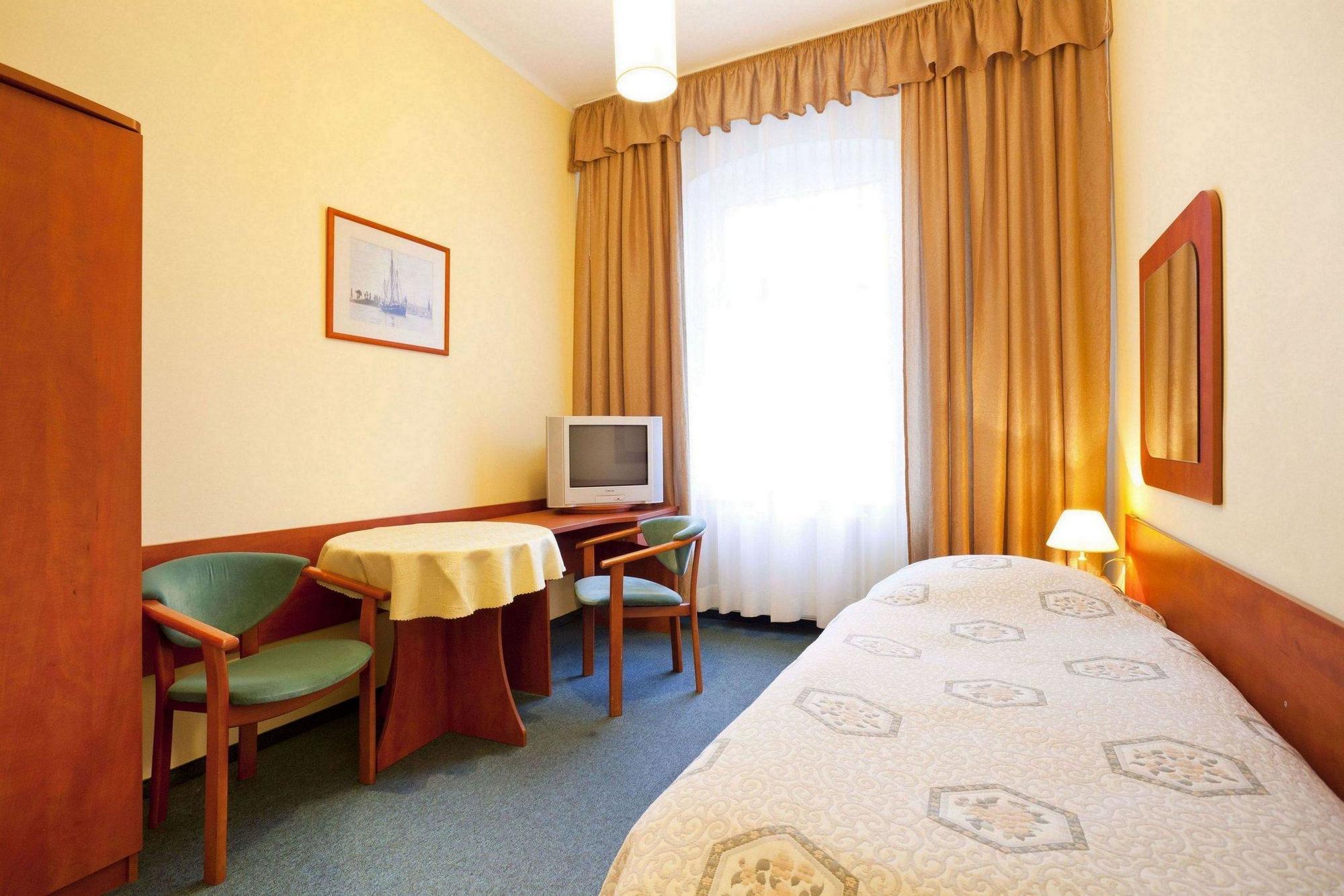 Hotel Kapitan Шчечин Екстериор снимка
